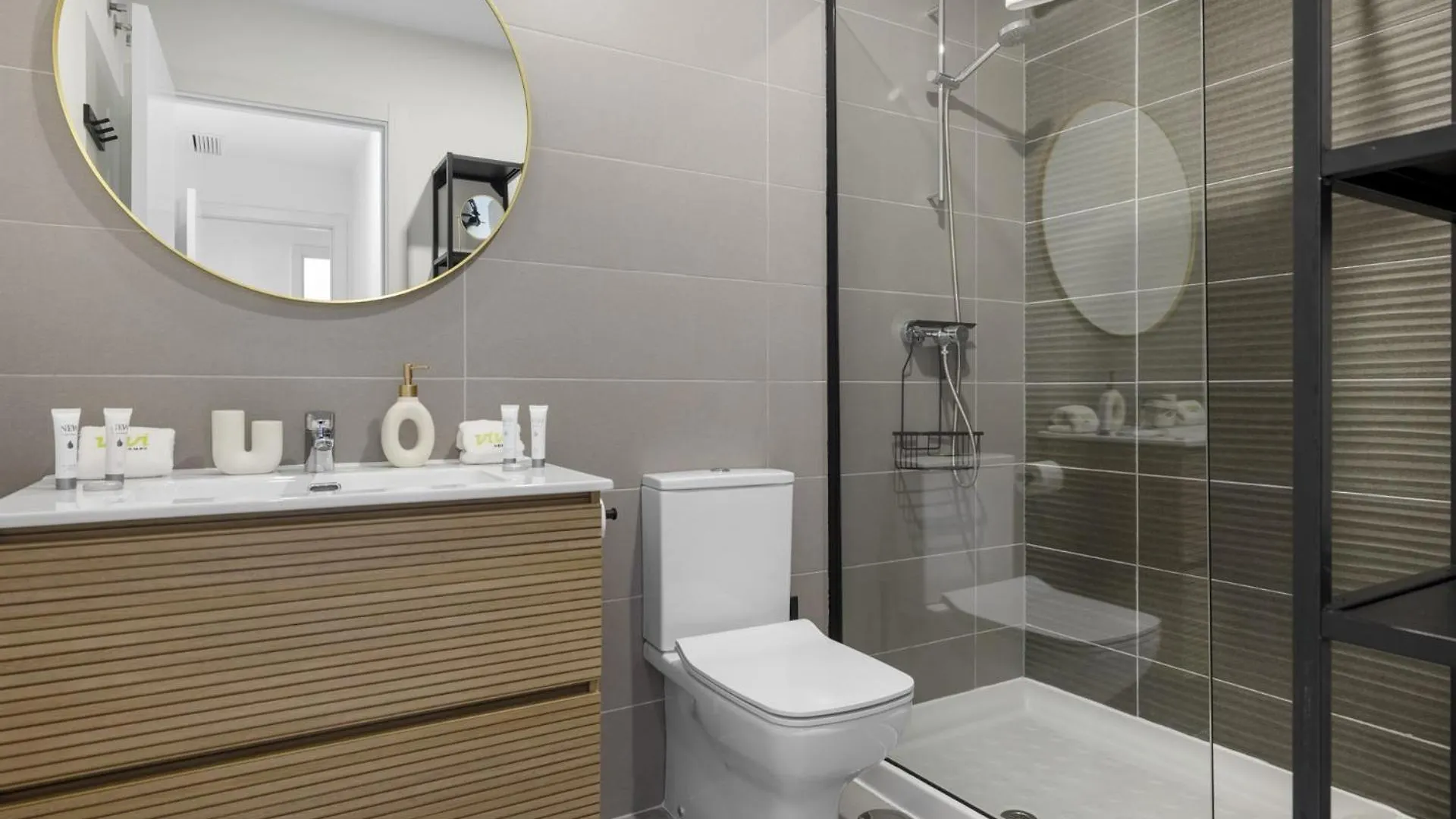 Vivi Homes - Santangelo Pool, Terrace & Sea View Benalmadena Apartment